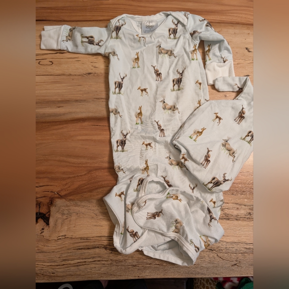 NWOT Saltwater Swaddles Little Fawn Big Yawn gown & hat - Picture 2 of 9